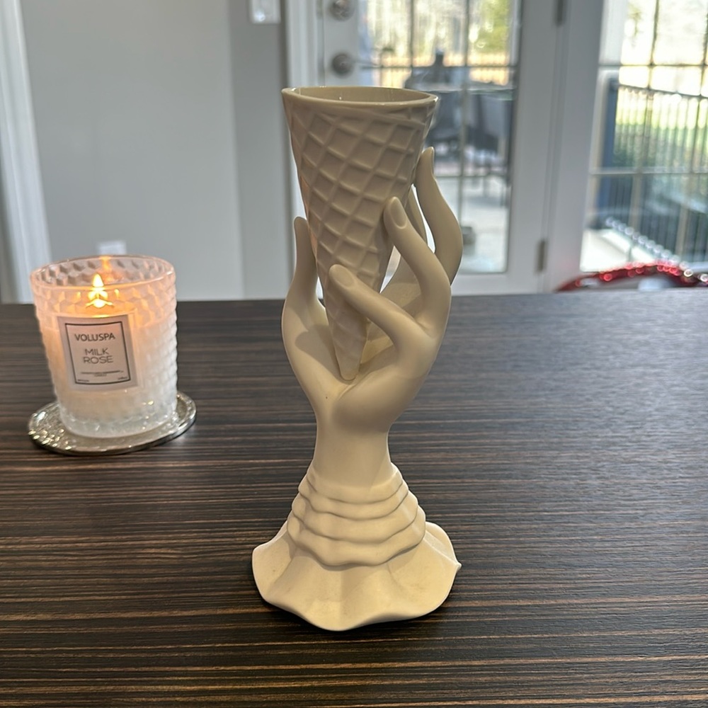 Jonathan Adler ice cream vase.. excellent used condition